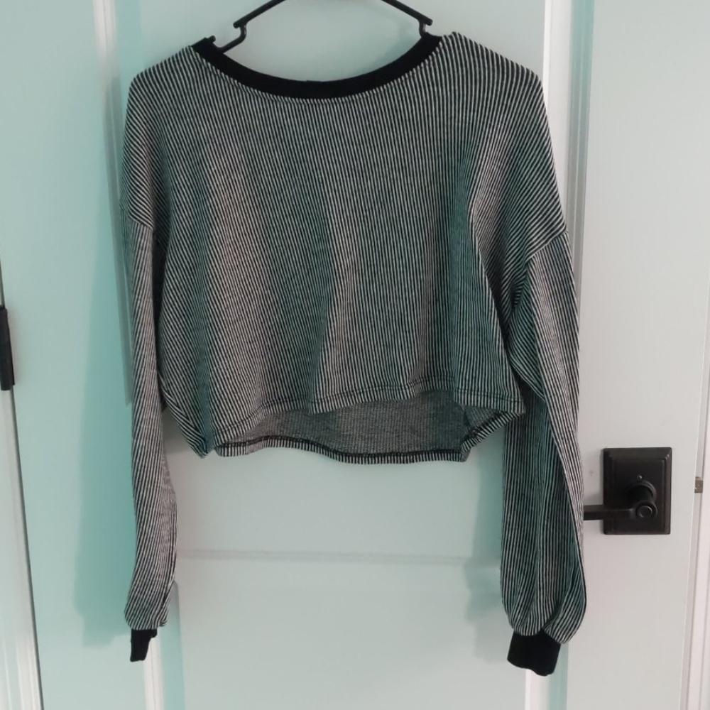 Cropt long sleeve woman's shirt